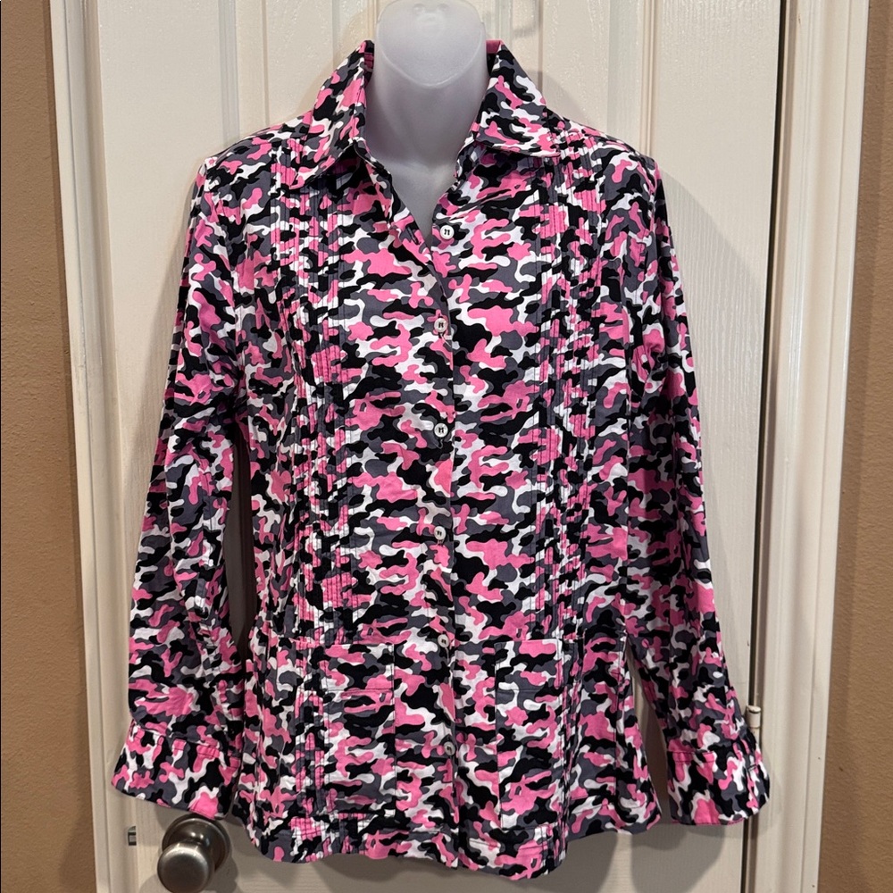 Dos Carolinas Women’s Pink Camo Guayabera Button Down Shirt. Sz Small